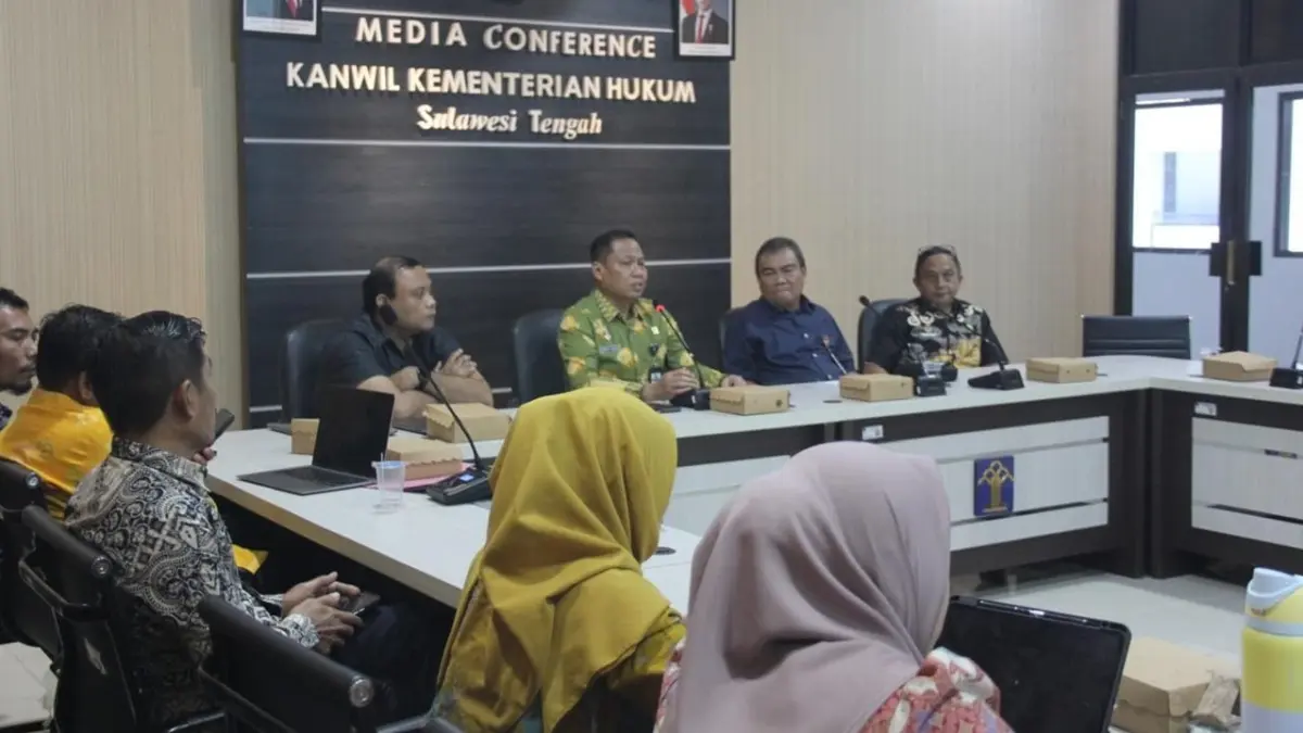 Rapat Fasilitasi Harmonisasi terhadap Rancangan Peraturan Bupati Banggai tentang Penghasilan Dewan Pengawas dan Direksi Perusahaan Umum Daerah (Perumda) Banggai Sakti di Aula Kebangsaan Kantor Wilayah Kementerian Hukum Sulawesi Tengah, Kamis (30/7/2026).