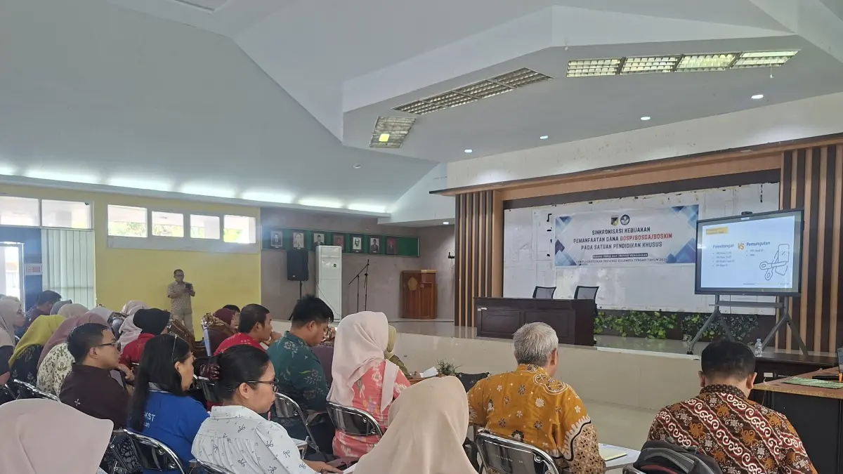 Kegiatan Sinkronisasi Kebijakan Pemanfaatan Dana BOSP/BOSDA/BOSKIN pada satuan pendidikan khusus, di Aula Dinas Pendidikan Sulteng. FOTO : Annisa Tri Yusnida
