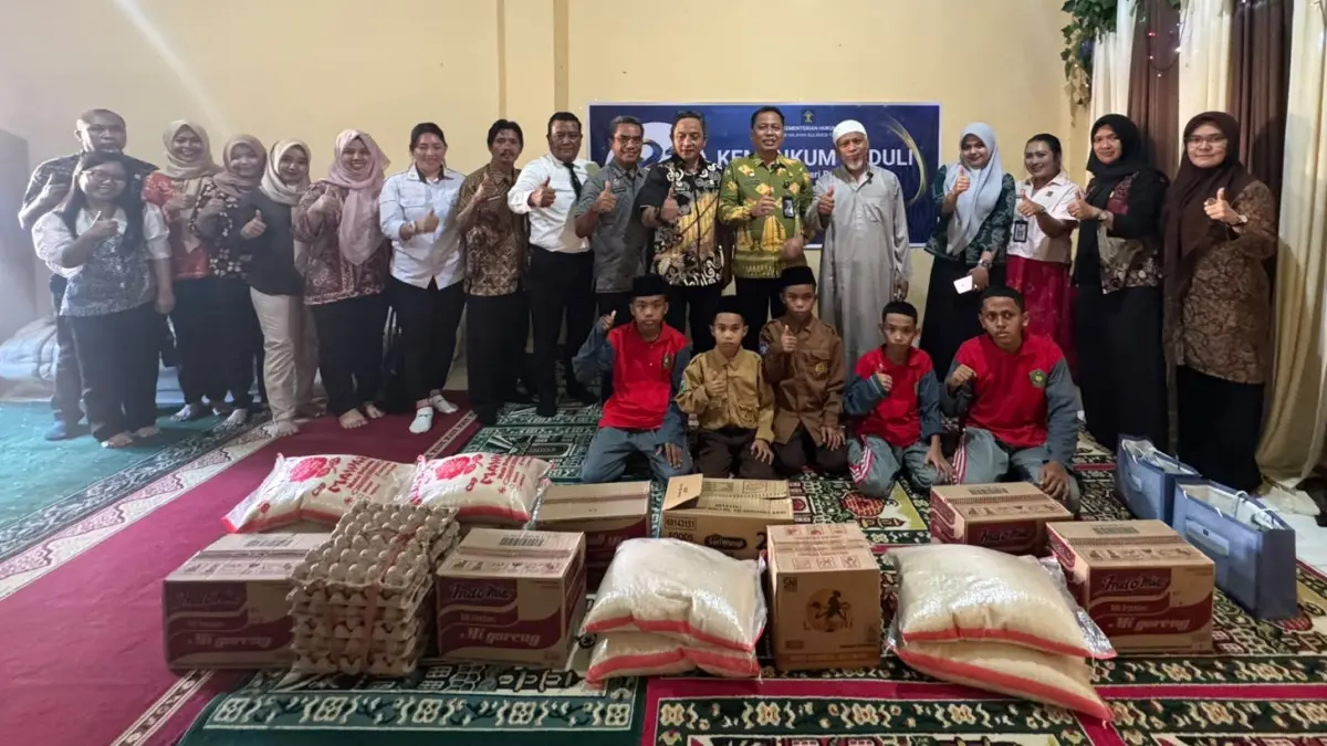 Kemenkum Peduli Bakti Sosial yang dilaksanakan di sejumlah panti asuhan di Kota Palu, Kamis (30/7/2026).