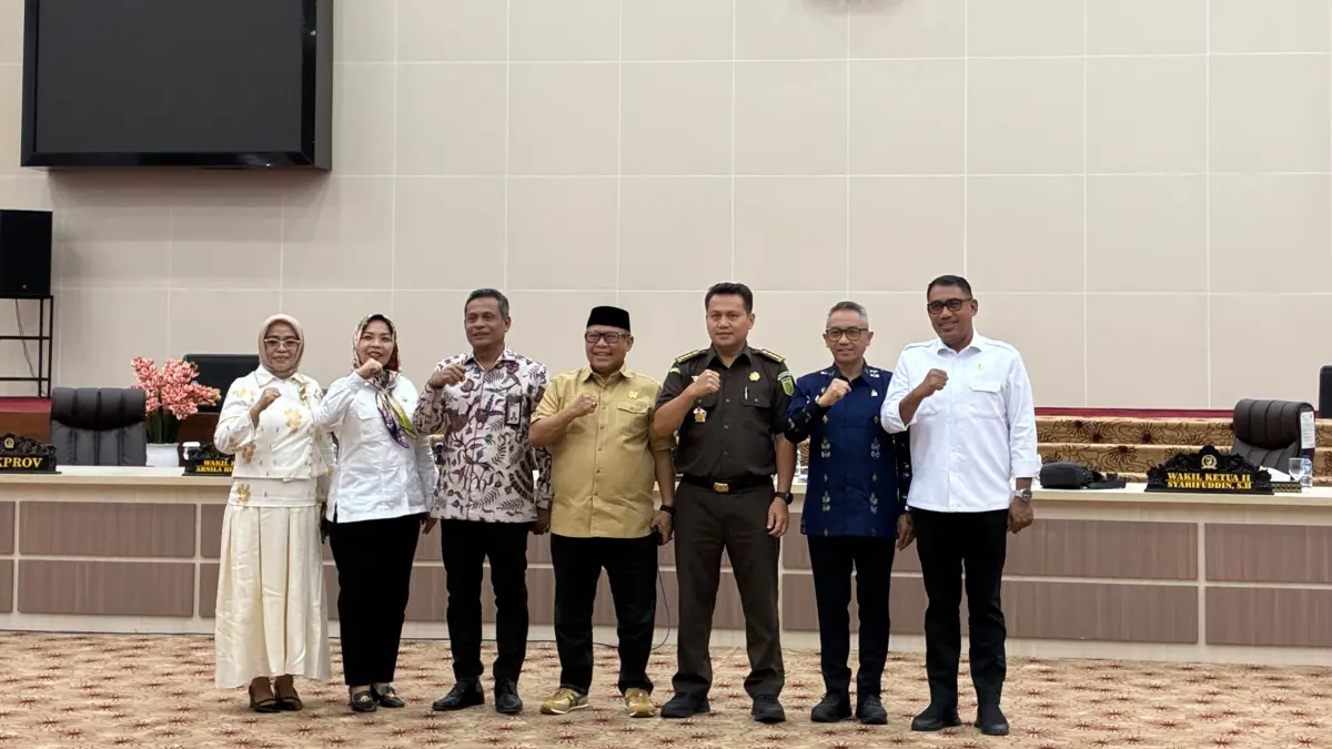 Rakor DPRD Sulteng bersama KPK RI di Ruang Sidang Utama DPRD Sulteng, Palu, Kamis (30/7/2026). Tampak Ketua DPRD Sulteng Arus Abdul Karim bersama jajaran. FOTO: Annisa Nurul Wibdy 