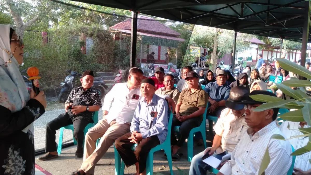 RESES: Ketua Fraksi PKS DPRD Sulteng yang juga Sekretaris Komisi IV DPRD Sulteng, Hj Wiwik Jumatul Rofi’ah, menggelar reses di Kelurahan Petobo, Kota Palu, Jumat (31/7/2026).(FOTO: HUMAS FRAKSI PKS DPRD SULTENG/RADAR PALU).