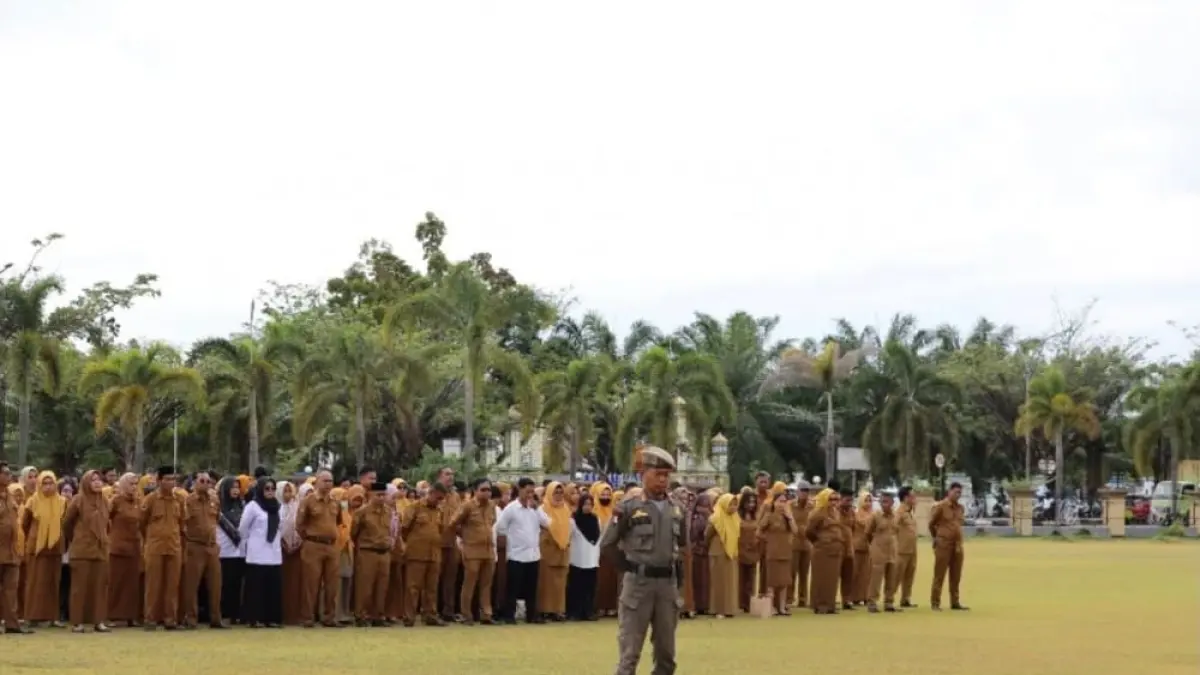 APEL GABUNGAN: Suasana apel gabungan ASn Morowali.(FOTO: SUPRIYONO/RADAR PALU)