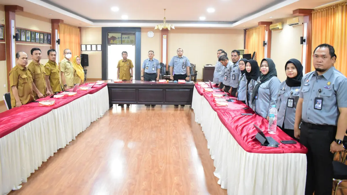 harmonisasi Rancangan Peraturan Wali Kota tentang Tata Cara Pelaksanaan dan Pertanggungjawaban Kegiatan Kunjungan Kerja bagi Pimpinan dan Anggota Dewan Perwakilan Rakyat Daerah (DPRD) dalam rapat yang digelar di Ruang Garuda, Kanwil Kemenkum Sulteng, Senin (3/8/2026).