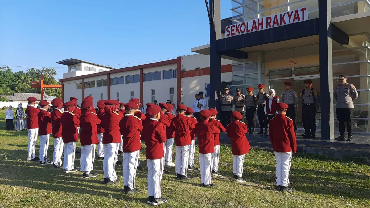 TERINTEGRASI: Program Taruna Bakti Sekolah Rakyat terintegrasi 60 Kabupaten Touna terus memperkuat sinergi dalam pembinaan karakter, disiplin dan wawasan kebangsaan bagi generasi muda.(FOTO: HERIYANTO LIMAHU/RADAR PALU)