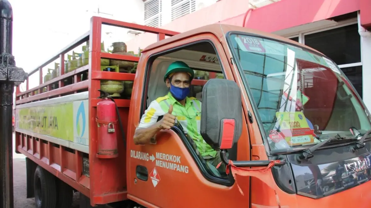DISTRIBUSI : Pertamina Patra Niaga Regional Sulawesi merespons cepat peningkatan kebutuhan LPG subsidi 3 kilogram dengan menambah pasokan.(Dokumentasi Pertamina)
