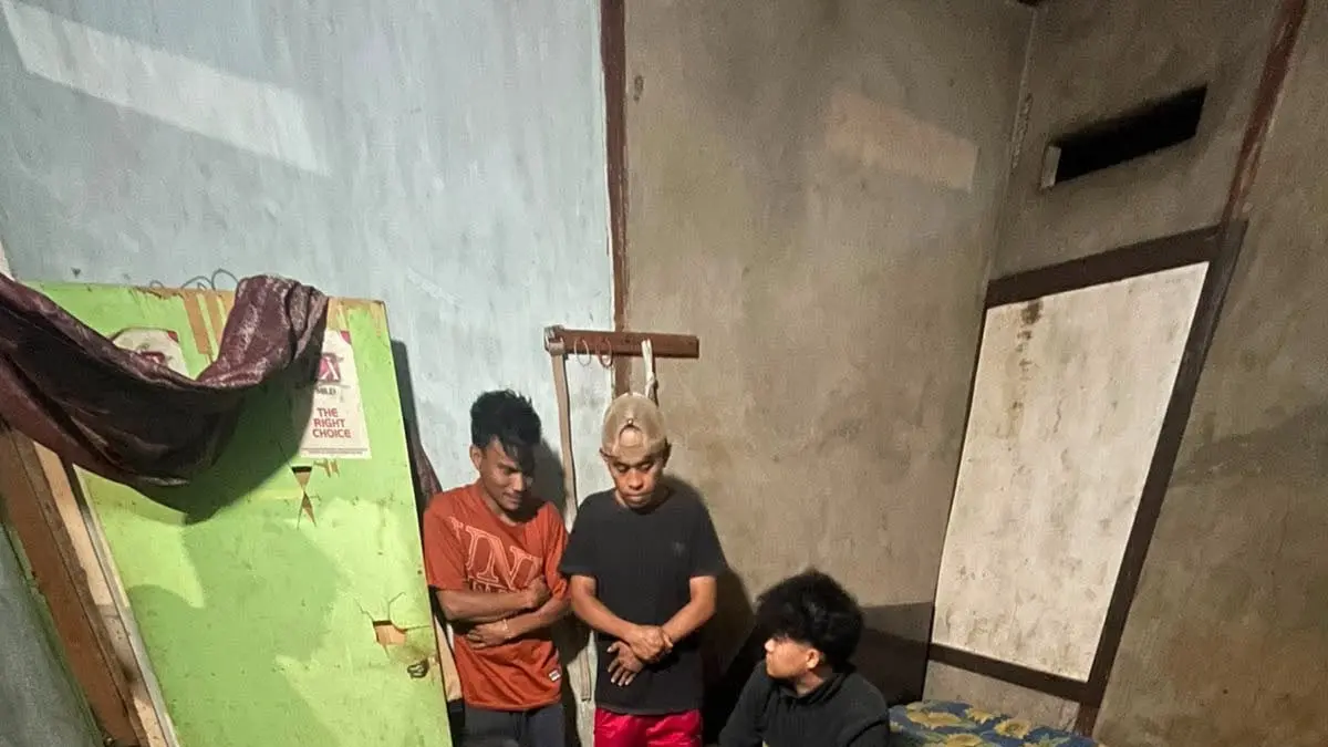 TERSANGKA: Inilah dua tersangka narkoba, diamankan polisi.(FOTO: NENDRA PRASETYA/RADAR PALU)