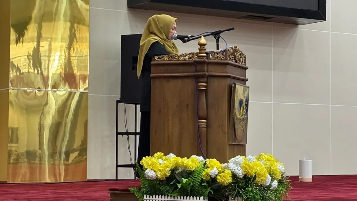Wakil Gubernur Sulawesi Tengah Reny Lamadjido menyampaikan Laporan Realisasi APBD Semester I 2026 dan prognosis enam bulan berikutnya dalam Rapat Paripurna DPRD Sulteng, Selasa (4/8/2026). FOTO: Annisa Nurul Wibdy. 