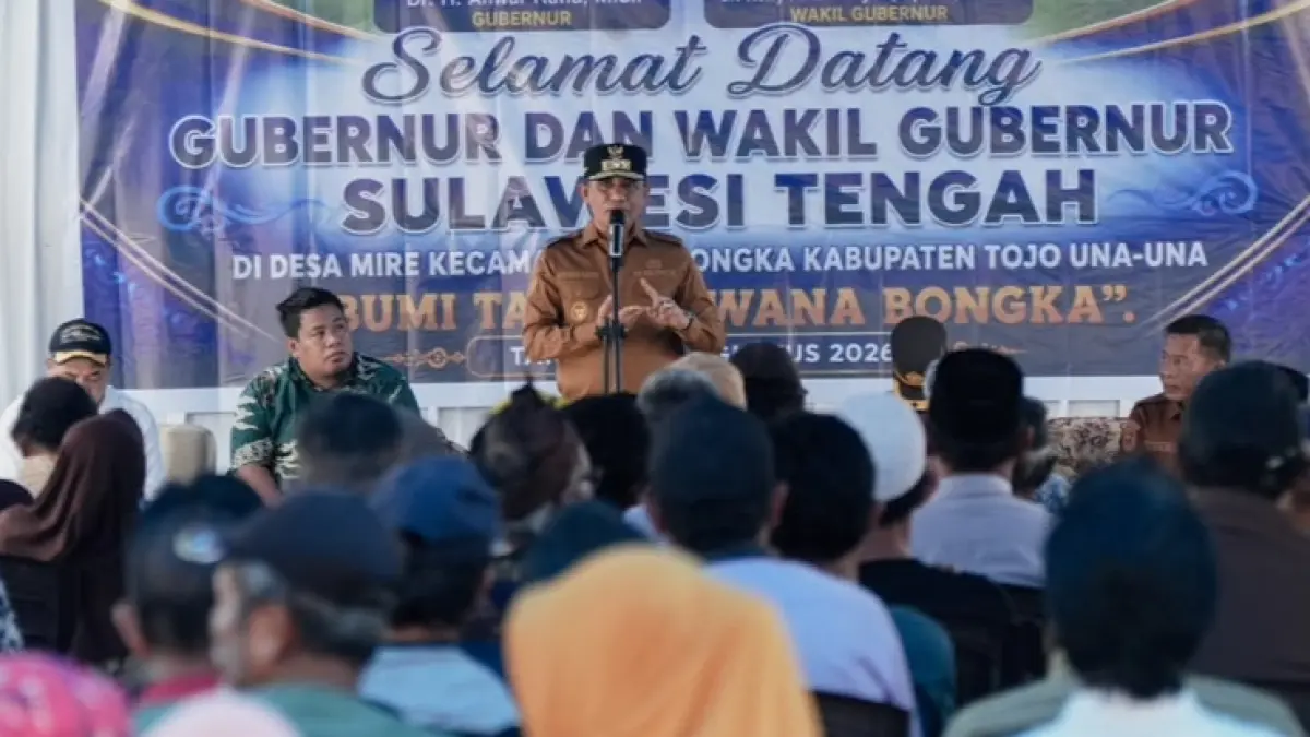 Gubernur Sulawesi Tengah Anwar Hafid berdialog dengan masyarakat Desa Mire, Kecamatan Ulubongka, Kabupaten Tojo Una-Una, untuk menyerap aspirasi pembangunan, Selasa (4/8/2026). FOTO: PEMPROV SULTENG&nbsp;