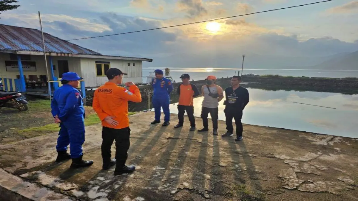 Tim gabungan berkoordinasi dalam upaya pencairan Supriadi (31), karyawan PT Usaha Kita Kinerja Utama (UKK) yang diduga jatuh dari tongkang di Pelabuhan Jetty Desa Ganda-Ganda, Kabupaten Morowali Utara, Sulawesi Tengah. (FOTO: ISTIMEWA/RADAR PALU)