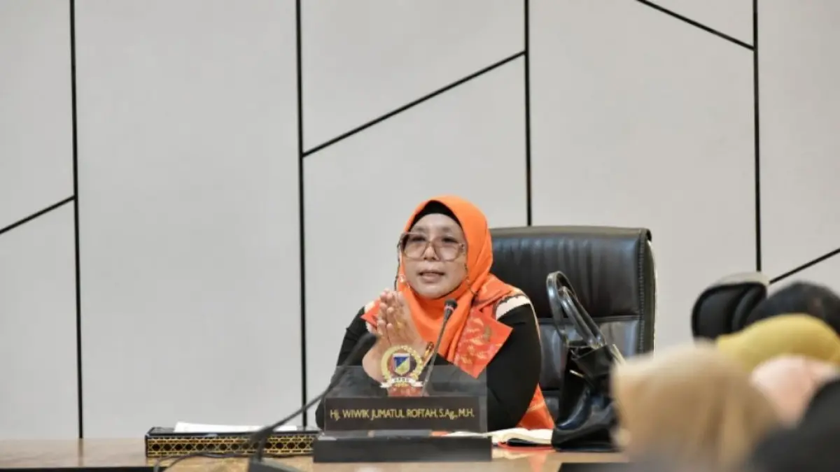 Hj. Wiwik Jumatul Rofi
