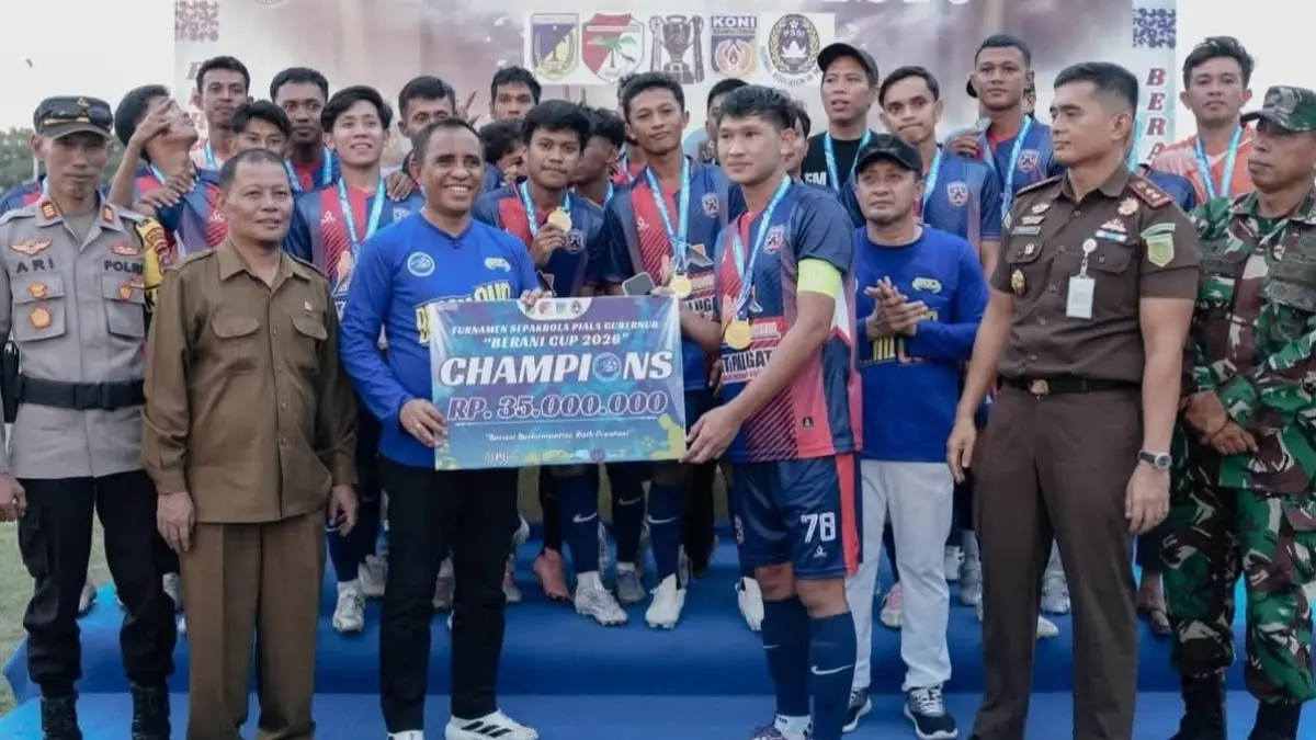 MENUTUP: Gubernur Sulteng, H. Anwar Hafid,menutupTurnamen Piala Gubernur Berani Cup 2026, di Touna.(FOTO: HERIYANTO LIMAHU/RADAR PALU).