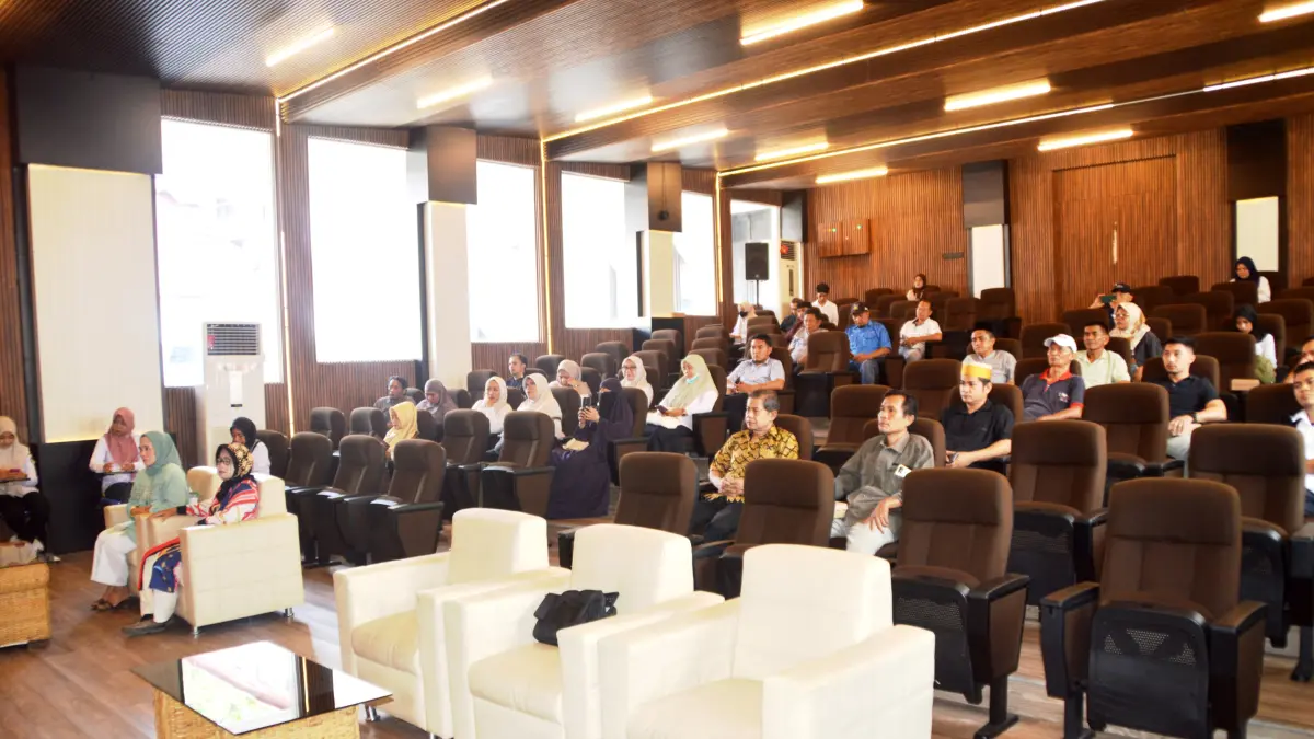 Para Pelaku Usaha DAMIU dalam forum pertemuan bersama Pemkot Palu di Auditorium Kantor Wali Kota. FOTO : HUMAS PEMKOT PALU