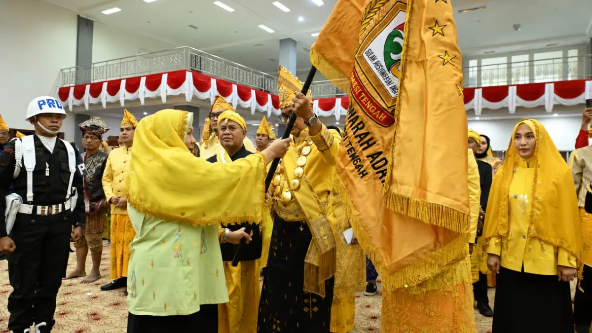 Wakil Gubernur Sulawesi Tengah Reny Lamadjido melantik pengurus Badan Musyawarah Adat Provinsi Sulawesi Tengah periode 2026–2031 di Gedung DPRD Sulteng, Kamis (6/8/2026). BIRO ADPIM SULTENG&nbsp;