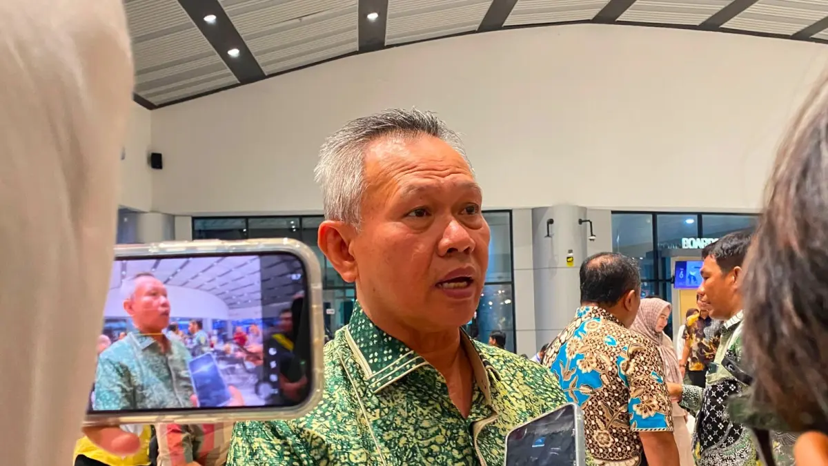 ANTUSIAS: Dibukanya penerbangan internasional perdana rute Palu–Guangzhou, China, disambut antusias oleh Bupati Sigi Mohammad Rizal Intjenae.(FOTO: ANGEL SUMBARA/RADAR PALU).