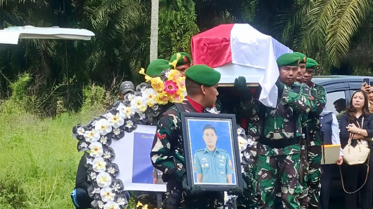GUGUR: Almarhum Praka Jefri, prajurit Yonif 303/SSM yang gugur saat melaksanakan Operasi Pamtas RI–PNG Mobile di Kabupaten Puncak, Papua.(Foto: Dokumentasi Pribadi)