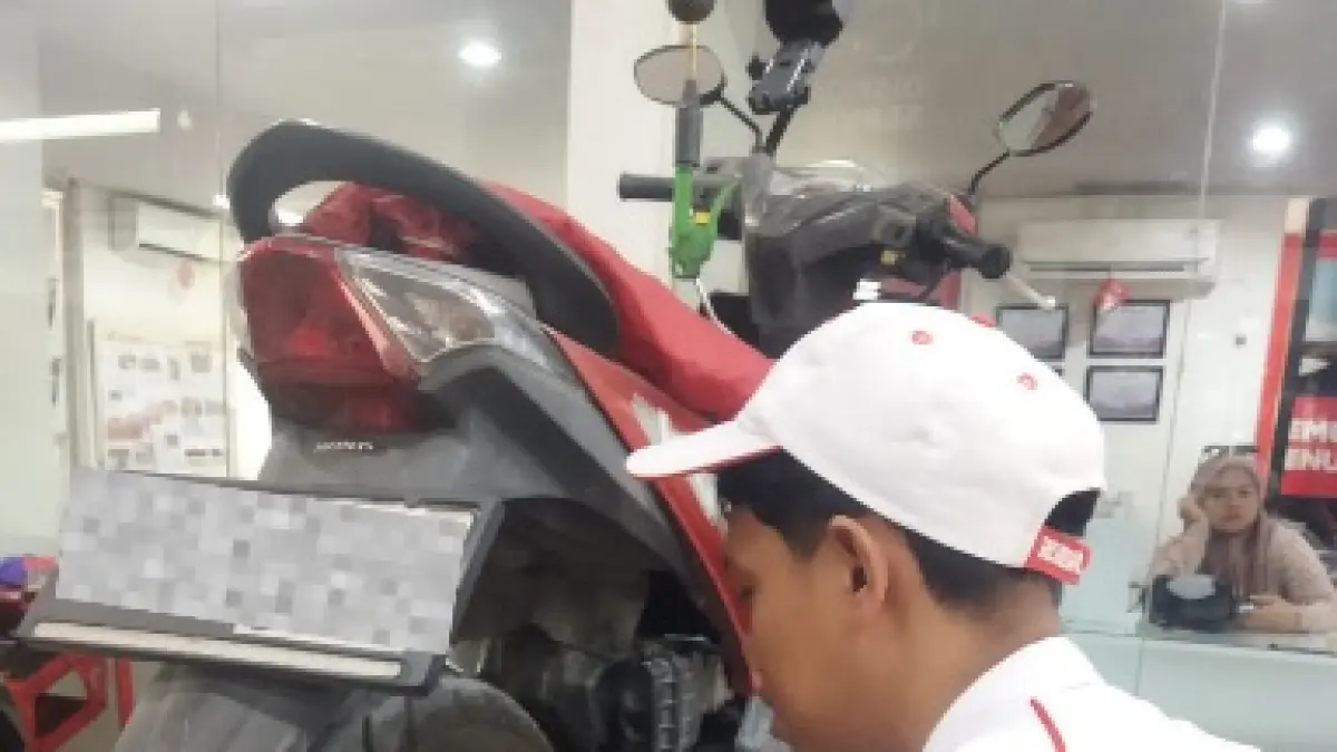 ILUSTRASI Perawatan Motor Honda.(Istimewa)