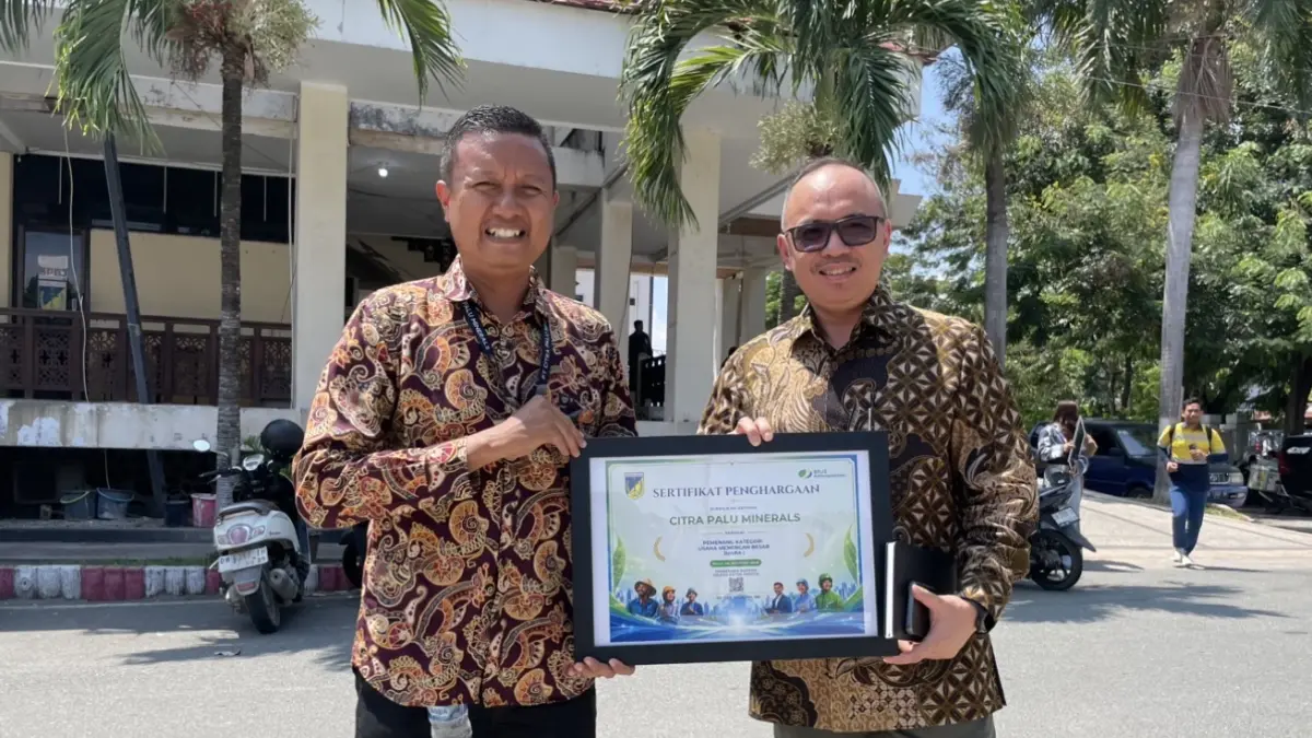 Perwakilan PT CPM saat menerima penghargaan tersebut dalam acara penganugerahan yang berlangsung di Gedung Pogombo pada Kamis (6/8/2026). Foto : Istimewa
