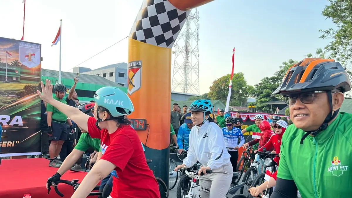 GOWES: Anggota Komisi III DPRD Provinsi Sulawesi Tengah, Alfiani Eliata Sallata, hadir mewakili Ketua DPRD Provinsi Sulawesi Tengah. Kegiatan tersebut turut dihadiri Gubernur Sulawesi Tengah Dr. H. Anwar Hafid,dan Pangdam XXIII/Palaka Wira Mayjen TNI Jonathan Binsar Parluhutan Sianipar, yang sekaligus membuka dan melepas peserta Gowes Palaka Wira.(FOTO: HUMAS DPRD SULTENG/RADAR PALU).
