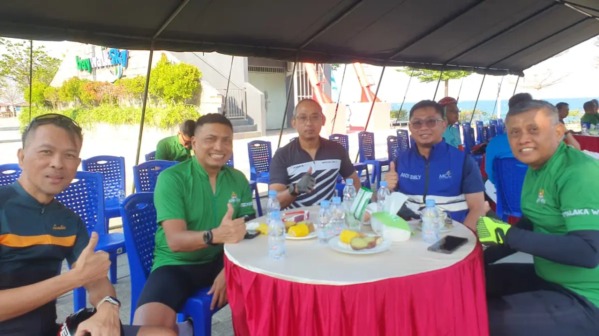 Panglima Kodam XXIII/Palaka Wira, Jonathan Binsar P Sianipar bersama pimpinan BRI, BNI dan Mandiri.