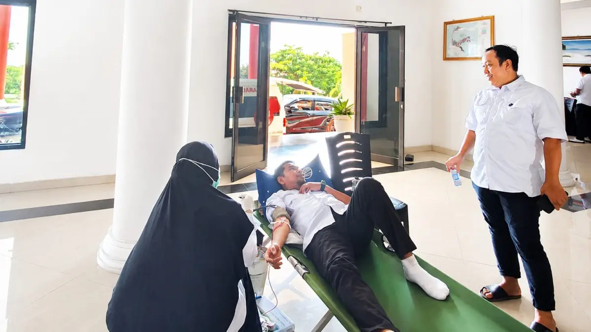 KEPEDULIAN: BPKAD Touna bekerjasama dengan Bank Sulteng menyelenggarakan donor darah sebagai bentuk kepedulian sosial dan komitmen bersama dalam mendukung ketersediaan stok darah bagi masyarakat, Kamis (7/8/2026).(FOTO: HERIYANTO LIMAHU/RADAR PALU).