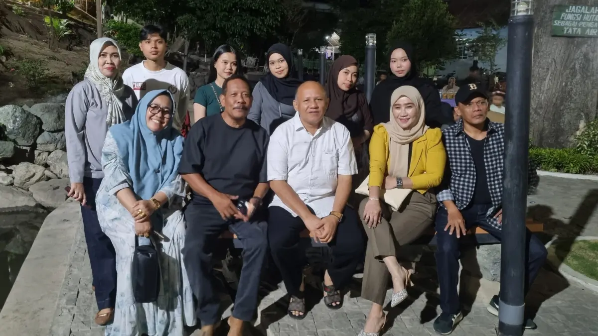 Pemerintah Kota (Pemkot) Palu mulai menghidupkan kembali taman-taman yang selama ini masih sepi melalui kegiatan yang melibatkan pelaku UMKM dan penggiat seni. Taman Mebere di Kelurahan Lasoani, Sabtu (08/08). FOTO: MOH FATHAHILA