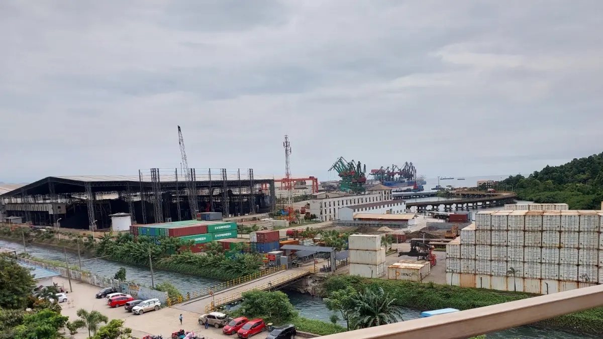 Di balik megahnya kawasan industri nikel PT IMIP di Morowali, tumbuh kisah pelaku UMKM yang naik kelas. (Foto: Murtalib)