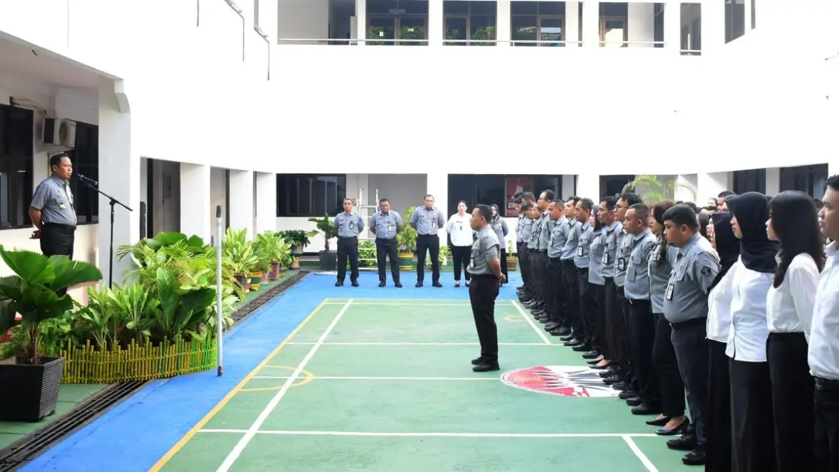 Kehadiran para peserta magang tersebut disambut langsung oleh Kepala Kanwil Kemenkum Sulteng, Rakhmat Renaldy, saat memimpin Apel Pagi, Senin (10/8/2026).