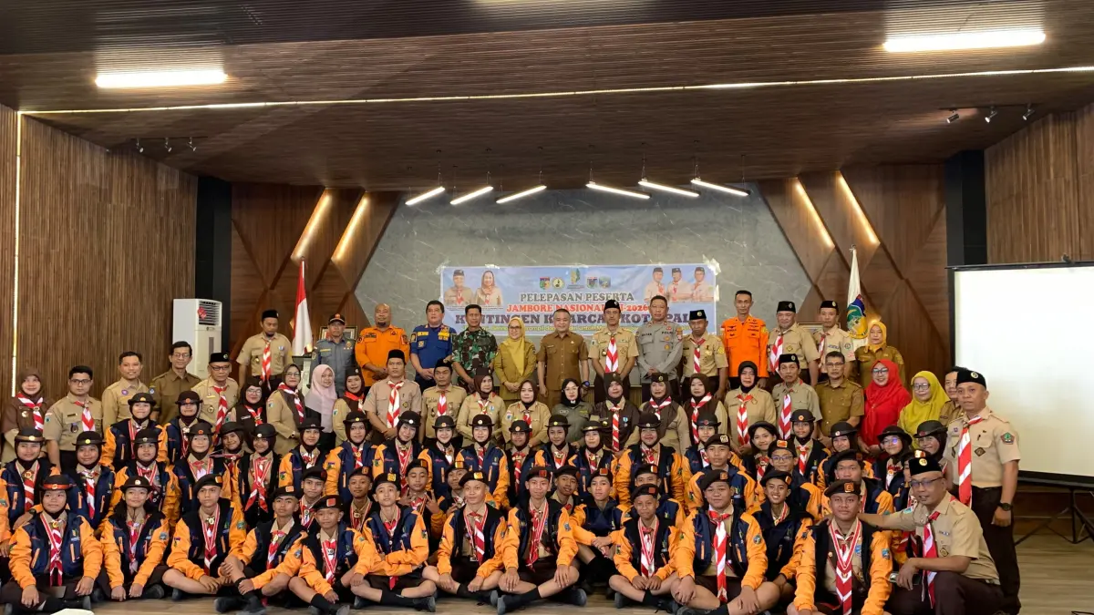 Wali Kota Palu Hadianto Rasyid melepas kontingen Kwartir Cabang (Kwarcab) Gerakan Pramuka Kota Palu yang akan mengikuti Jambore Nasional (Jamnas) XII 2026, Senin (10/08/2026). FOTO: MOH FATHAHILA