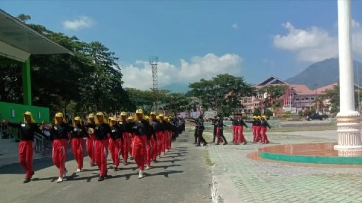 LATIHAN: Tampak Paskibrraka yang dipersiapkan untuk mengibarkan bendera merah putih pada 17 Agustus 2026, sudah intens berlatih.(FOTO: HERIYANTO LIMAHU/RADAR PALU).