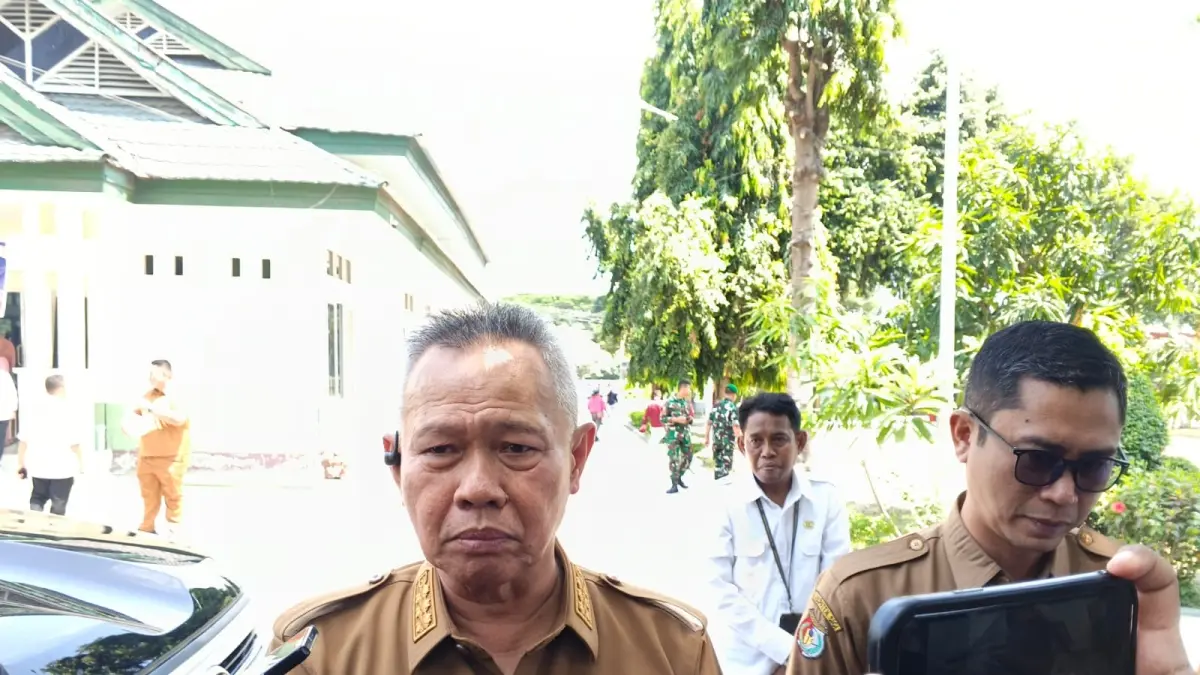 PEMBUKAAN: Bupati Sigi, Moh. Rizal Intjenae usai membuka Pameran Karya Seni, Tour E-Sekolah sekaligus Open House Sekolah Rakyat tahun 2026 di Sentra Nipotowe, Kalukubula, Kecamatan Sigi Biromaru, Senin (10/8/2026).(FOTO: ANGEL SUMBARA/RADAR PALU).