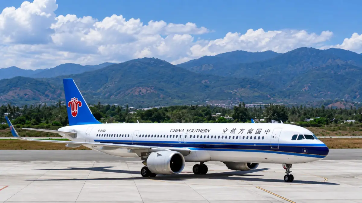 Pesawat China Southern Airlines tiba di Bandara Internasional Mutiara SIS Al-Jufri Palu dalam penerbangan perdana rute Guangzhou-Palu, Selasa (11/8). FOTO BIRO ADPIM SULTENG&nbsp;
