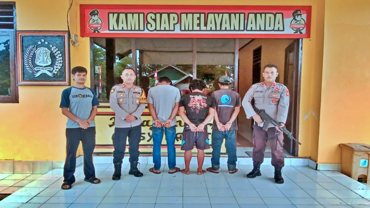 TERTANGKAP: Tiga pelaku pencurian buah kelapa sawit di Desa Tanasumpu, Morowali Utara kini diamankan di Polsek Bungku Utara, Selasa (11/8/2026). (FOTO: ISTIMEWA/RADAR PALU)
