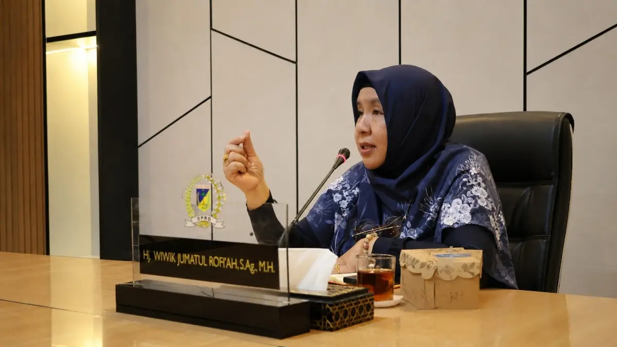 Hj. Wiwik Jumatul Rofi