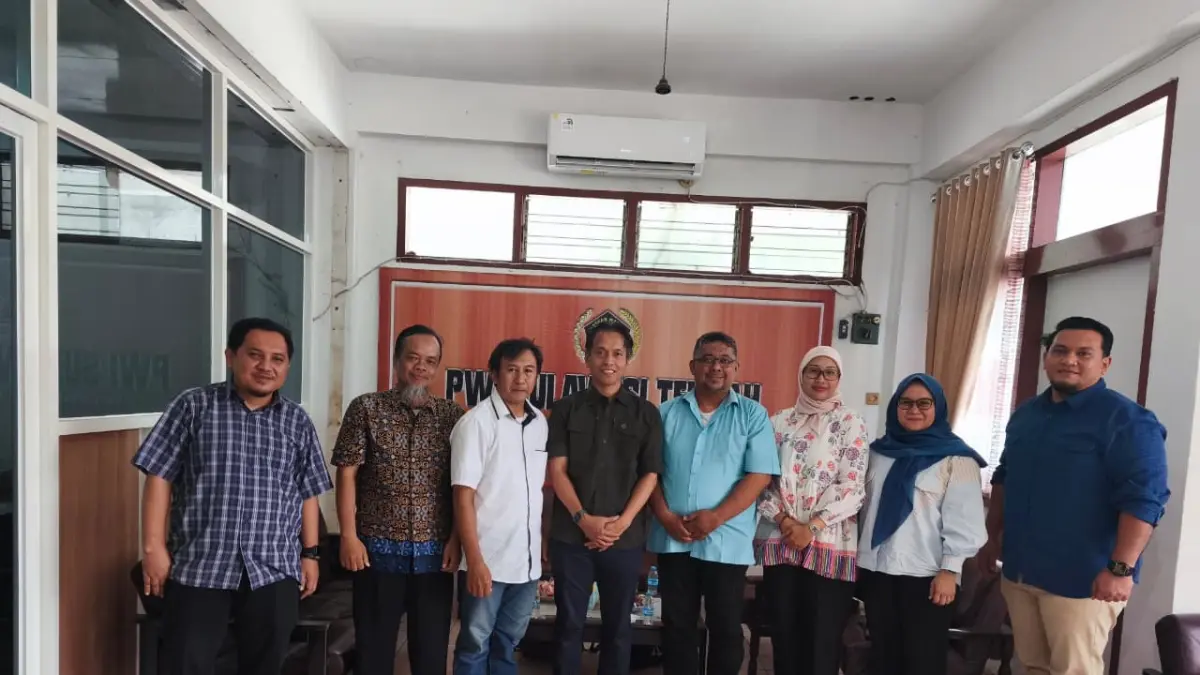 KUNJJUNGAN: Kedatangan tim Promosi Kebudayaan Kementerian Kebudayaan diterima pengurus PWI Sulteng, yakni Sekretaris PWI Sulteng Temu Sutrisno, Wakil Ketua Bidang Organisasi Fery, Divisi Pendidikan Jefrianto dan Divisi Budaya Jamrin AB.(FOTO: ISTIMEWA/RADAR PALU).
