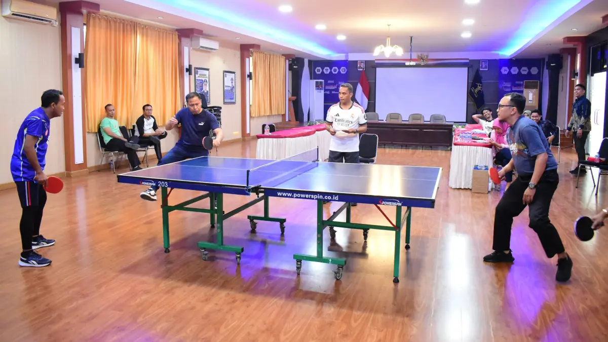 Dalam rangka memperingati Hari Kemerdekaan Republik Indonesia dan Hari Pengayoman ke-81, Kanwil Kemenkum Sulteng menggelar lomba tenis meja, Kamis (13/8/2026).