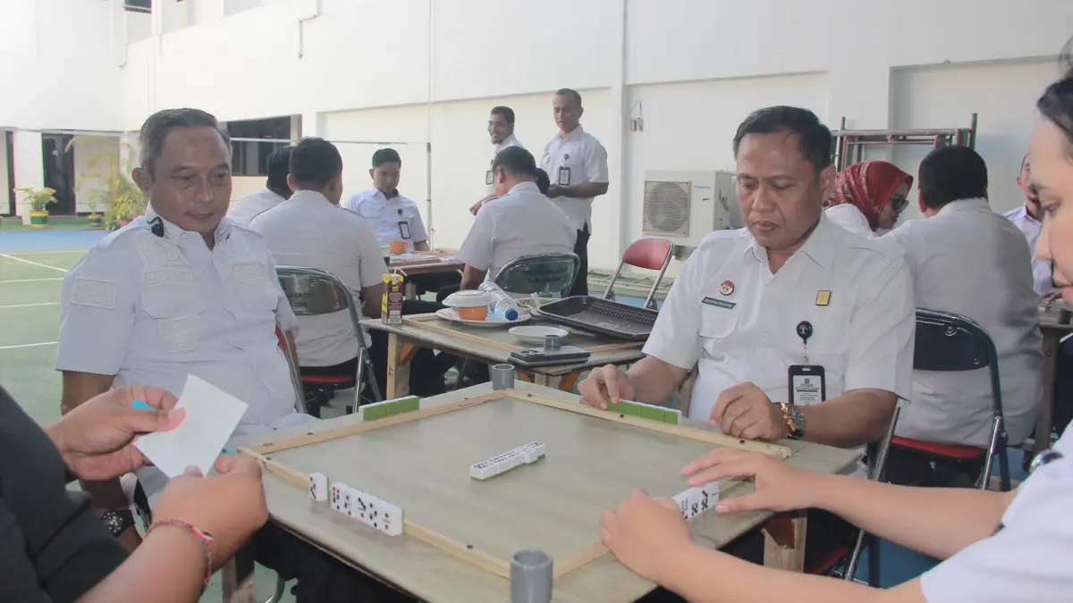 Domino menjadi pusat keseruan dalam pertandingan yang digelar jajaran Kanwil Kemenkum Sulteng, Rabu (12/8/2026).