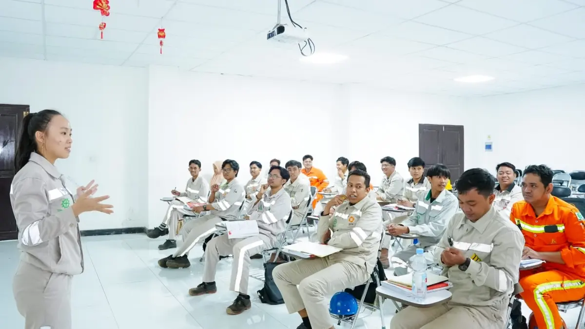 Peran penerjemah tak lagi sekadar mengalihbahasakan percakapan. Mereka harus memastikan setiap informasi teknis dipahami dengan tepat sesuai konteks pekerjaan.
