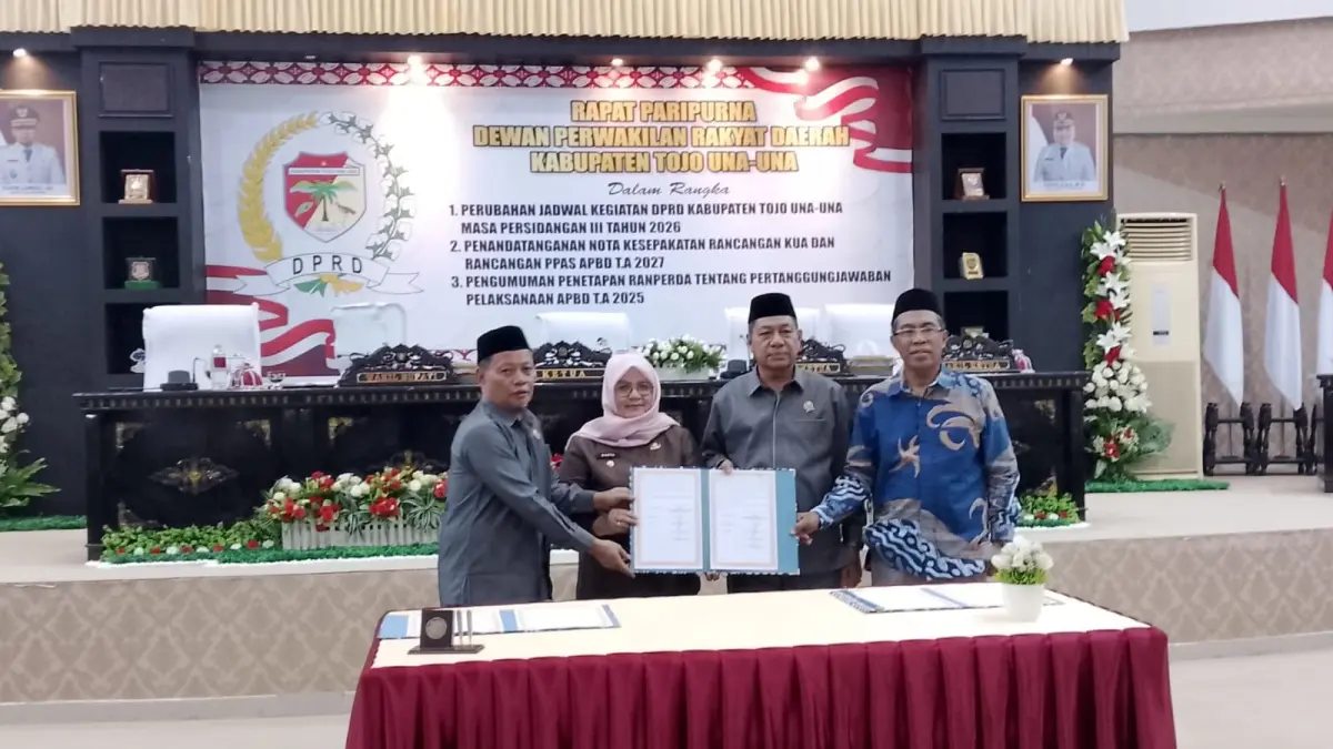 PARIPURNA: Sidang paripurna berlangsung di ruang utama DPRD, dipimpin Ketua DPRD Gusnar A. Suleman, didampingi Wakil Ketua Rizal C. Panjili dan Jafar M. Amin, Jumat (14/8/2026).(FOTO: HERIYANTO LIMAHU/RADAR PALU).
