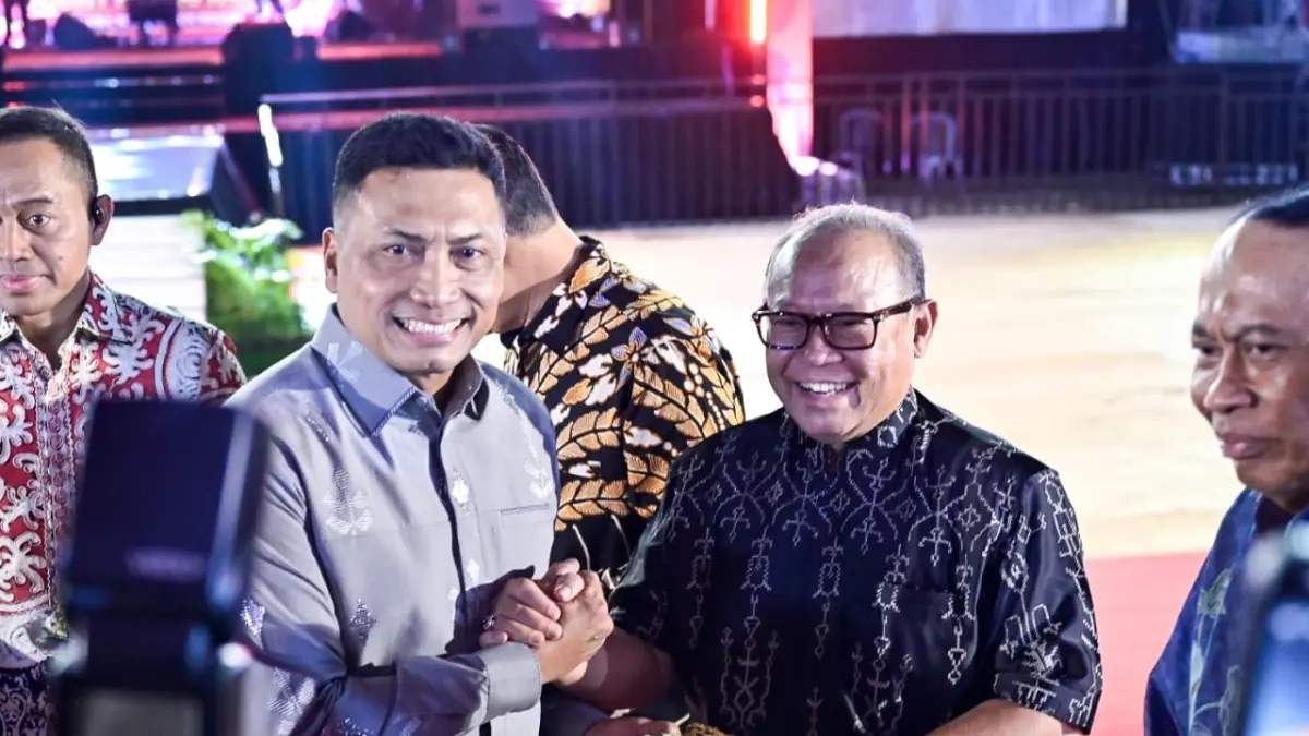 SYUKURAN: Ketua DPRD Sulteng, H. Moh. Arus Abdul Karim, menghadiri acara syukuran dalam rangka memeringati HUT ke-1 Kodam XXIII/Palaka Wira, yang berlangsung di lokasi pembangunan Makodam Palaka Wira, Tondo, Palu, Sabtu (15/8/2026).(FOTO: HUMAS DPRD SULTENG/RADAR PALU).