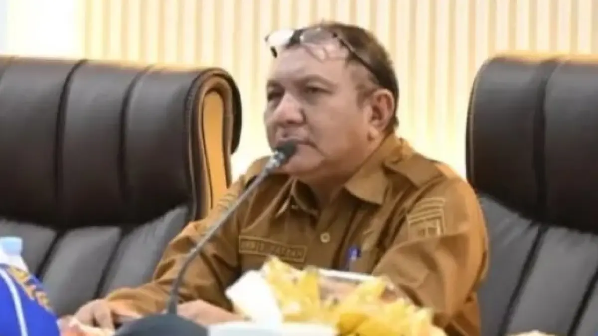 Kepala Dinas Perkimtan Sulteng Akris Fattah menjelaskan progres pengadaan tanah untuk perluasan runway Bandara Mutiara Sis Aljufri Palu. FOTO: DOK 
