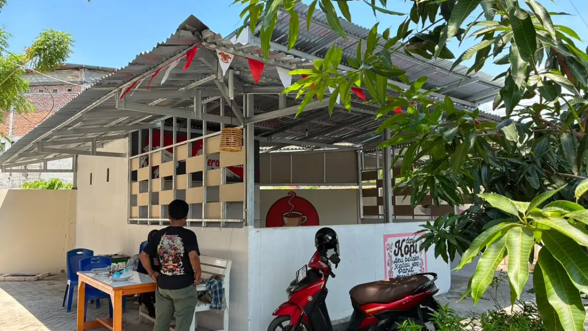 Bangunan Koperasi Merah Putih di Kelurahan Talise yang kini tidak lagi beroperasi, Selasa (18/0/2026). Pembangunan koperasi masih terkendala penyediaan lahan dan kebutuhan lokasi yang sesuai dengan spesifikasi program. FOTO: ANNISA NURUL WIBDY