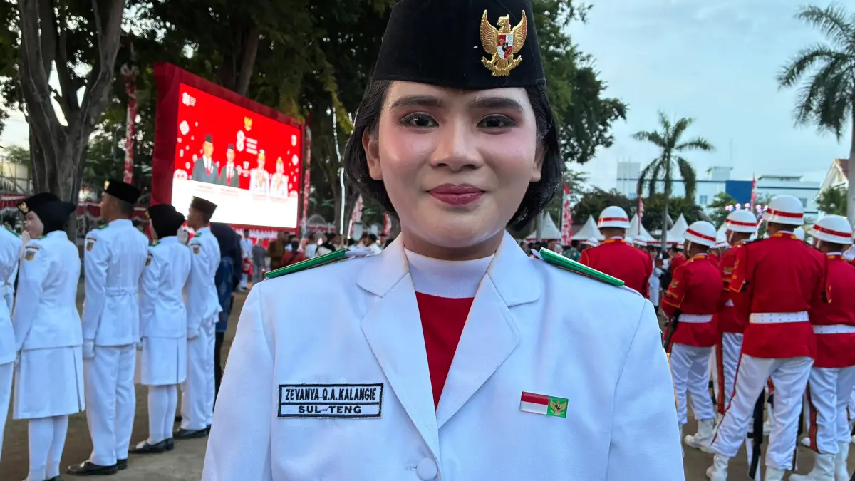 Pembawa Baki paskibraka sulteng Zevanya Kalangi. FOTO: Annisa Nurul Wibdy. 