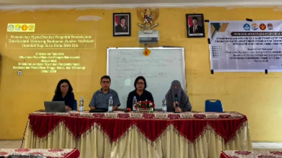 Pengabdian kepada masyarakat bertajuk “Pemanfaatan HyperDocs dari Perspektif Pembelajaran Transformatif: Mentoring Pembuatan Student Worksheet Interaktif bagi Guru Kimia SMA Palu”.