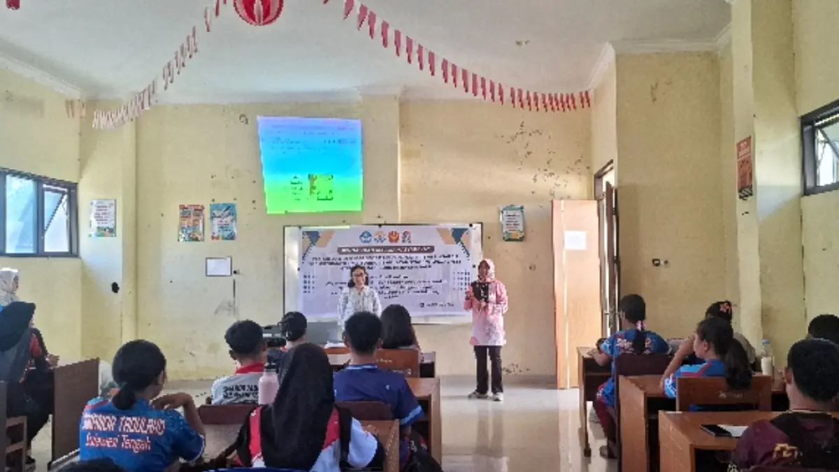 Pengabdian kepada masyarakat bertajuk “Pemanfaatan HyperDocs dari Perspektif Pembelajaran Transformatif: Mentoring Pembuatan Student Worksheet Interaktif bagi Guru Kimia SMA Palu”.