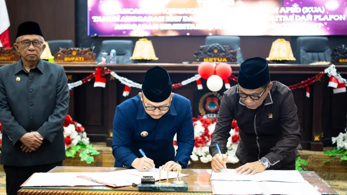 ANGGARAN: Kesepakatan KUA-PPAS APBD Kabupaten Banggai Tahun Anggaran 2027 antara Pemerintah Kabupaten Banggai dan DPRD Kabupaten Banggai.(FOTO: NENDRA PRASETYA/RADAR PALU). 