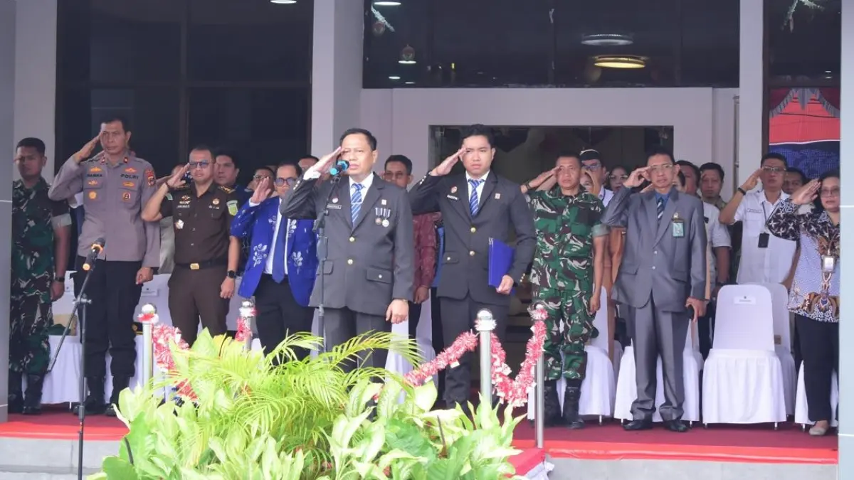 Kepala Kanwil Kemenkum Sulteng, Rakhmat Renaldy, bertindak selaku Inspektur Upacara sekaligus membacakan sambutan Menteri Hukum Republik Indonesia.