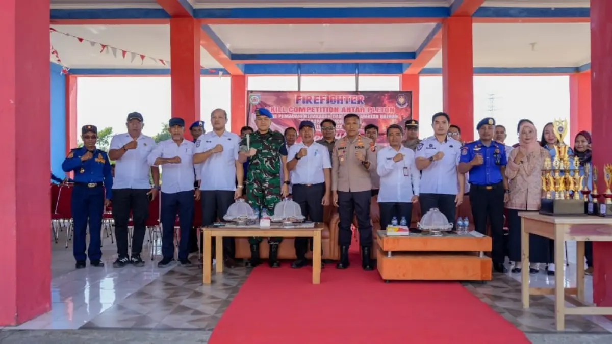 KOMPETISI: Sekkab Morowali H. Yusman Mahbub, membuka Skill Competition Antar Pleton Dinas Pemadam Kebakaran dan Penyelamatan Daerah.(FOTO: SUPRIYONO/RADAR PALU). 
