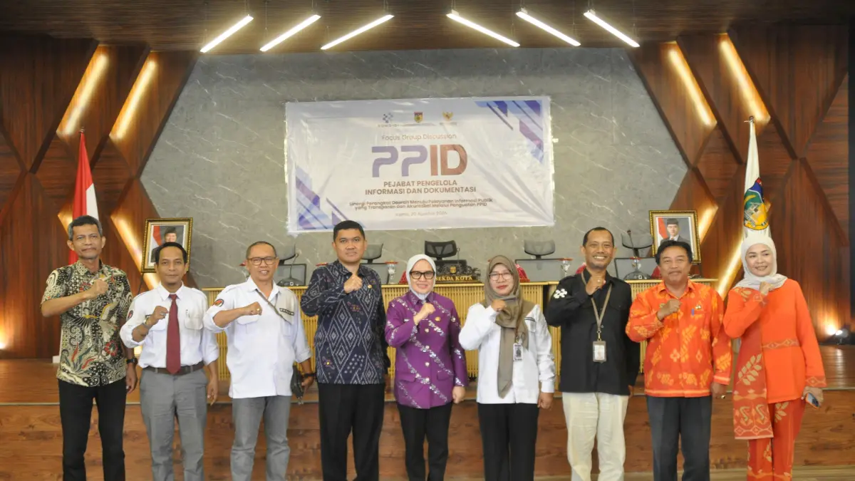 Sekda Kota Palu Irmayanti saat menghadiri sosialisasi dan rapat koordinasi pembentukan PPID serta penyusunan DIP di Auditorium Kantor Wali Kota Palu. FOTO : HUMAS PEMKOT PALU