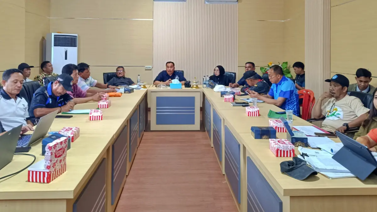 TAHAPAN: Panitia Kabupaten Pilkades Morowali Utara saat menggelar mediasi untuk sengketa Pilkades Desa Baturube, Kecamatan Bungku Utara, dan Desa Lanumor, Kecamatan Mori Atas, Kamis (6/8/2026). (FOTO: ISTIMEWA/RADAR PALU)