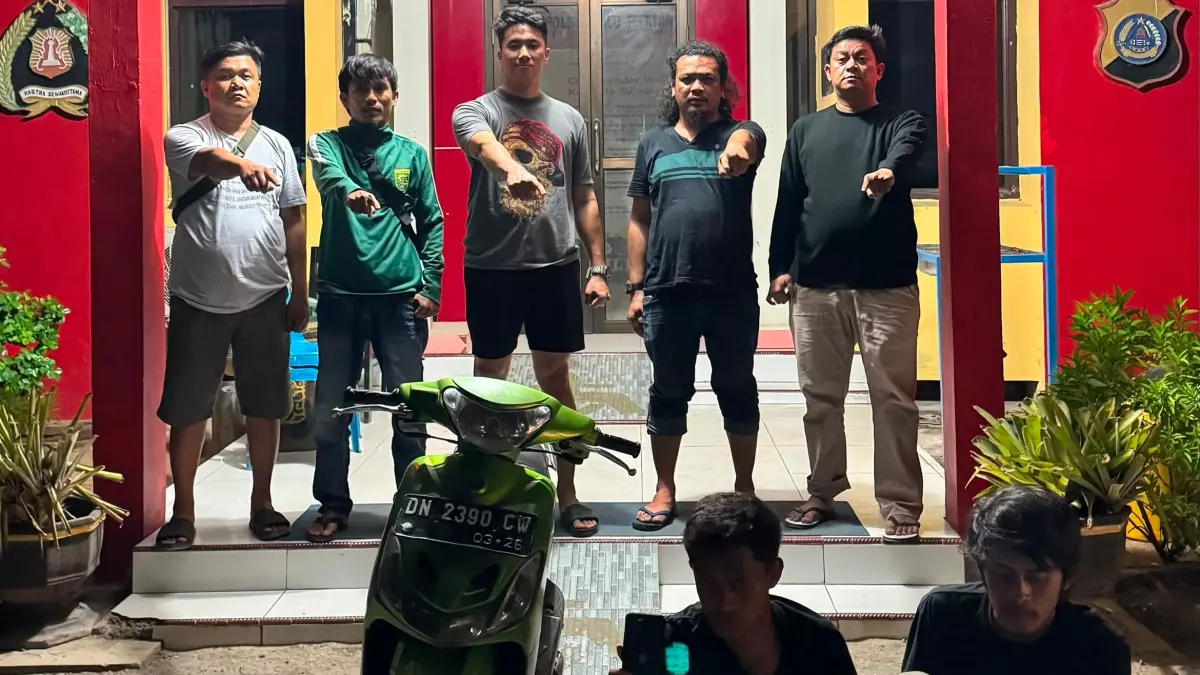 Polisi mengamankan dua terduga pelaku pencurian HP dan dibawa ke Mapolsek Palu Selatan untuk menjalani pemeriksaan dan proses hukum lebih lanjut.